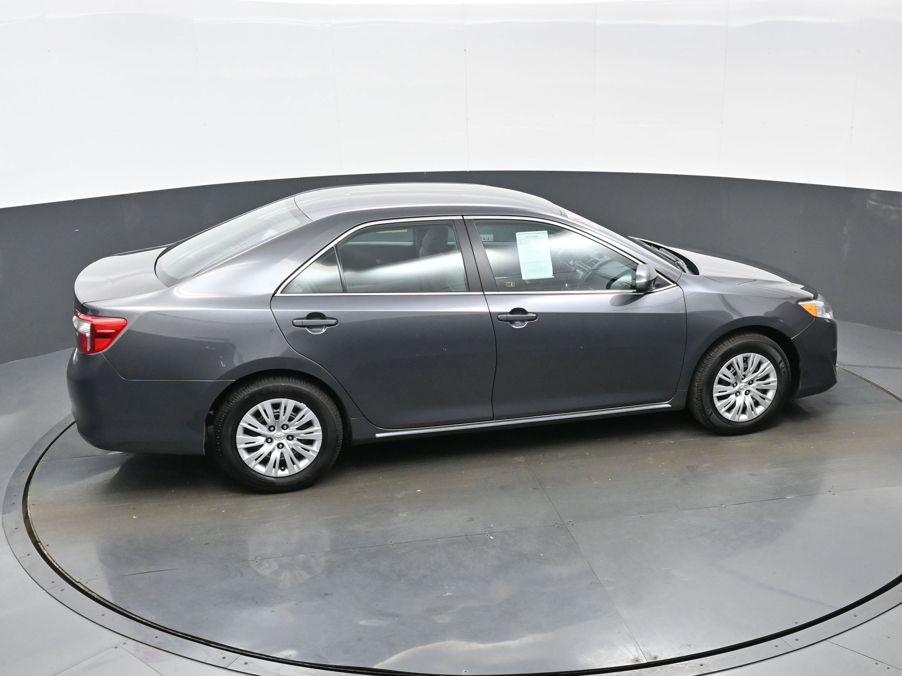 Used 2013 Toyota Camry LE image 36