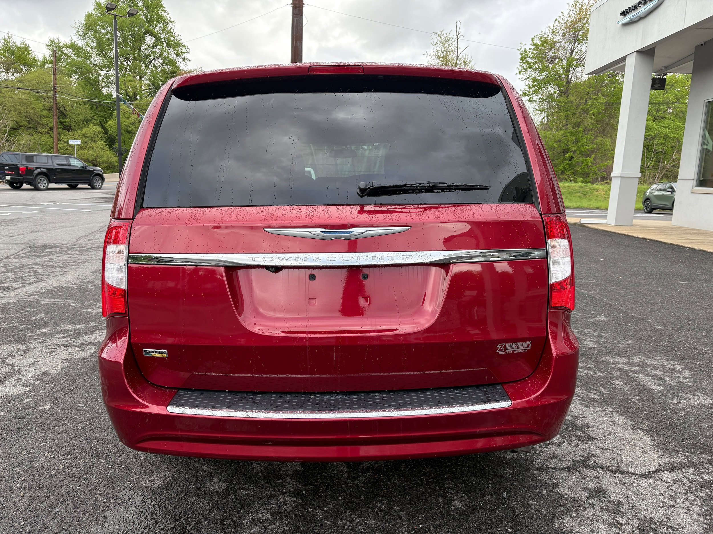 Used 2015 Chrysler Town & Country Touring FWD image 8