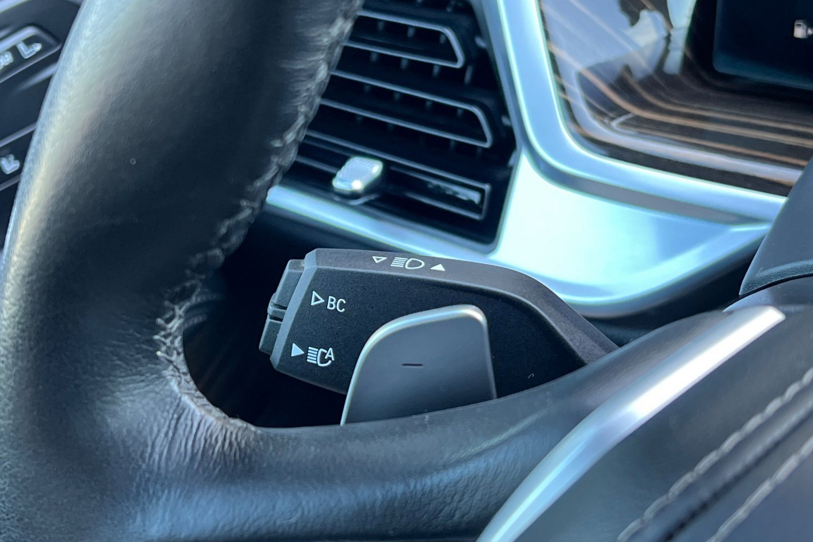 Used 2025 BMW X7 xDrive40i w/ Climate Comfort Package image 36