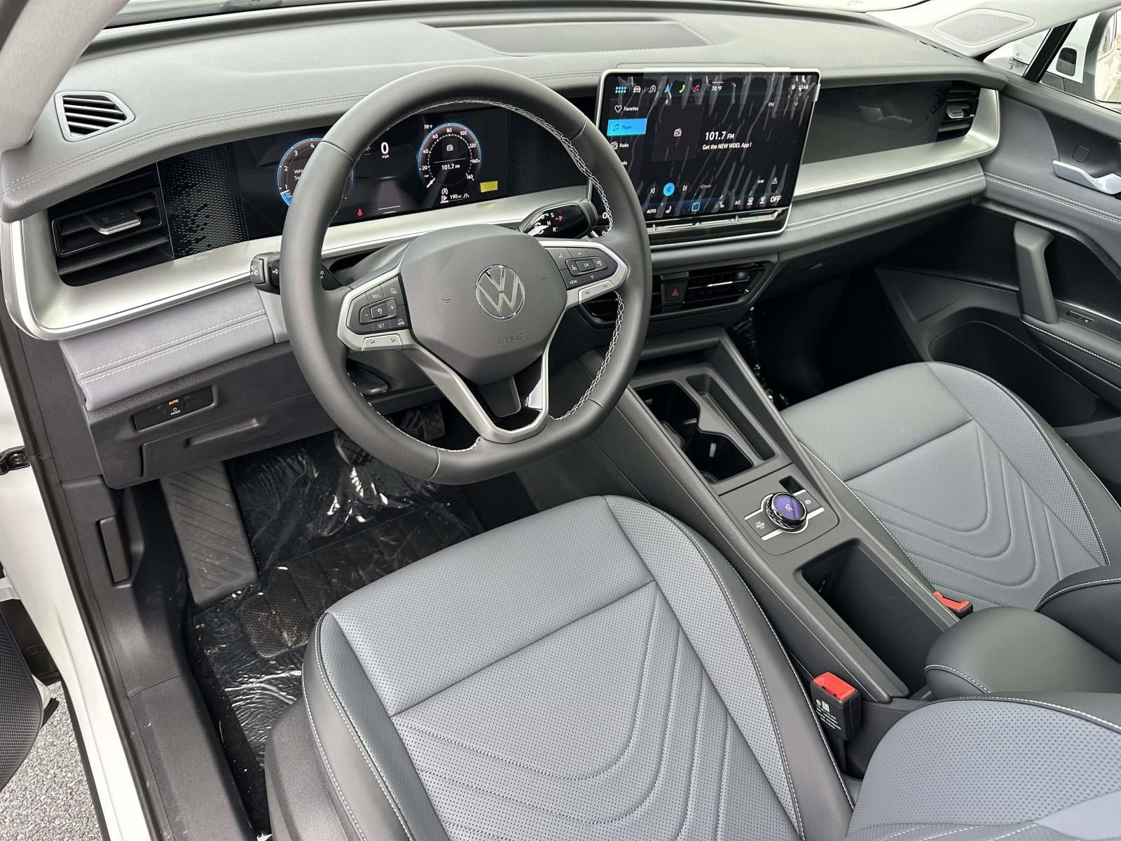 New 2025 Volkswagen Tiguan SE image 10