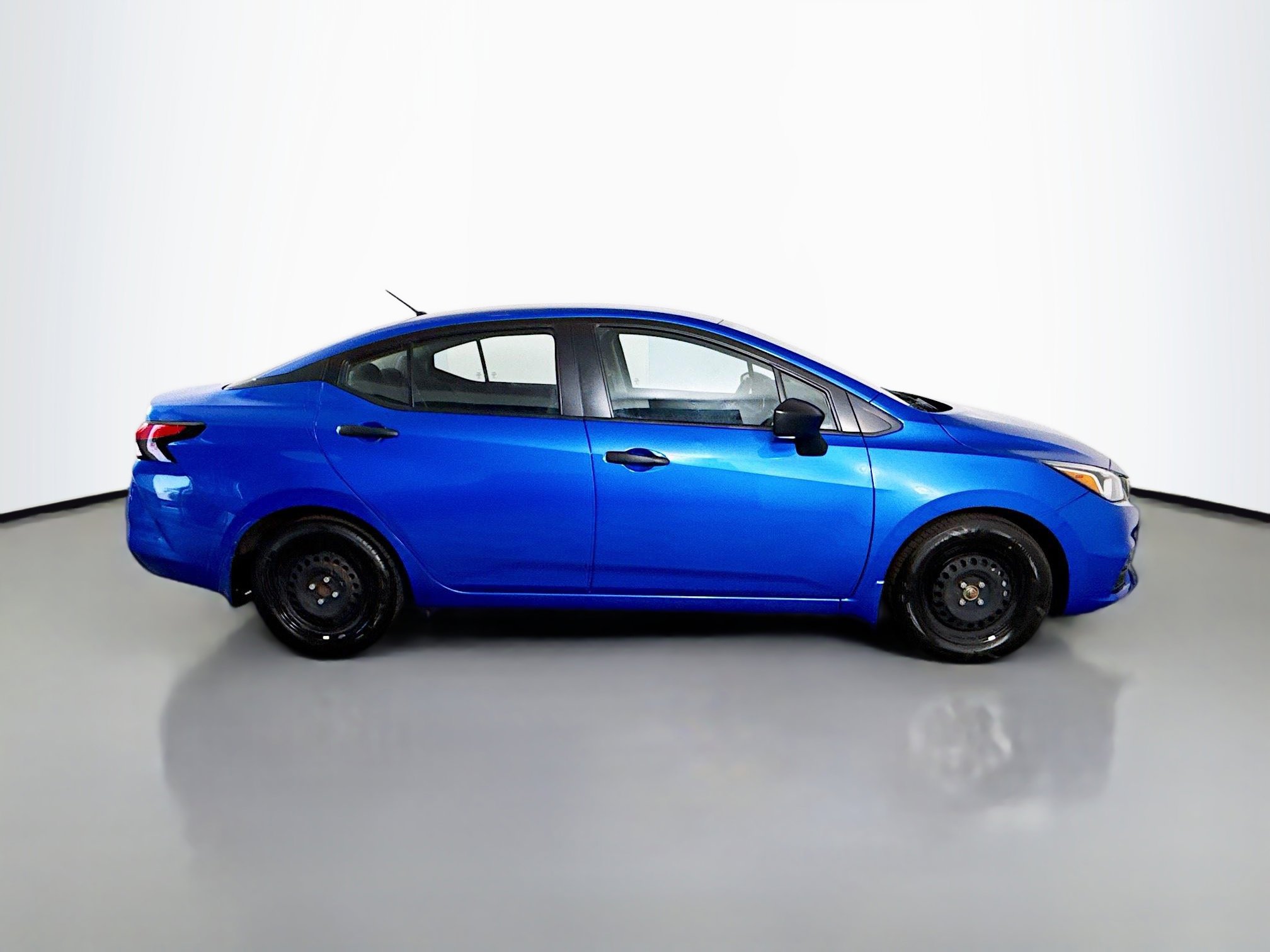 Used 2021 Nissan Versa S FWD image 11