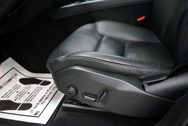 Used 2020 Volvo XC60 T5 Momentum image 28