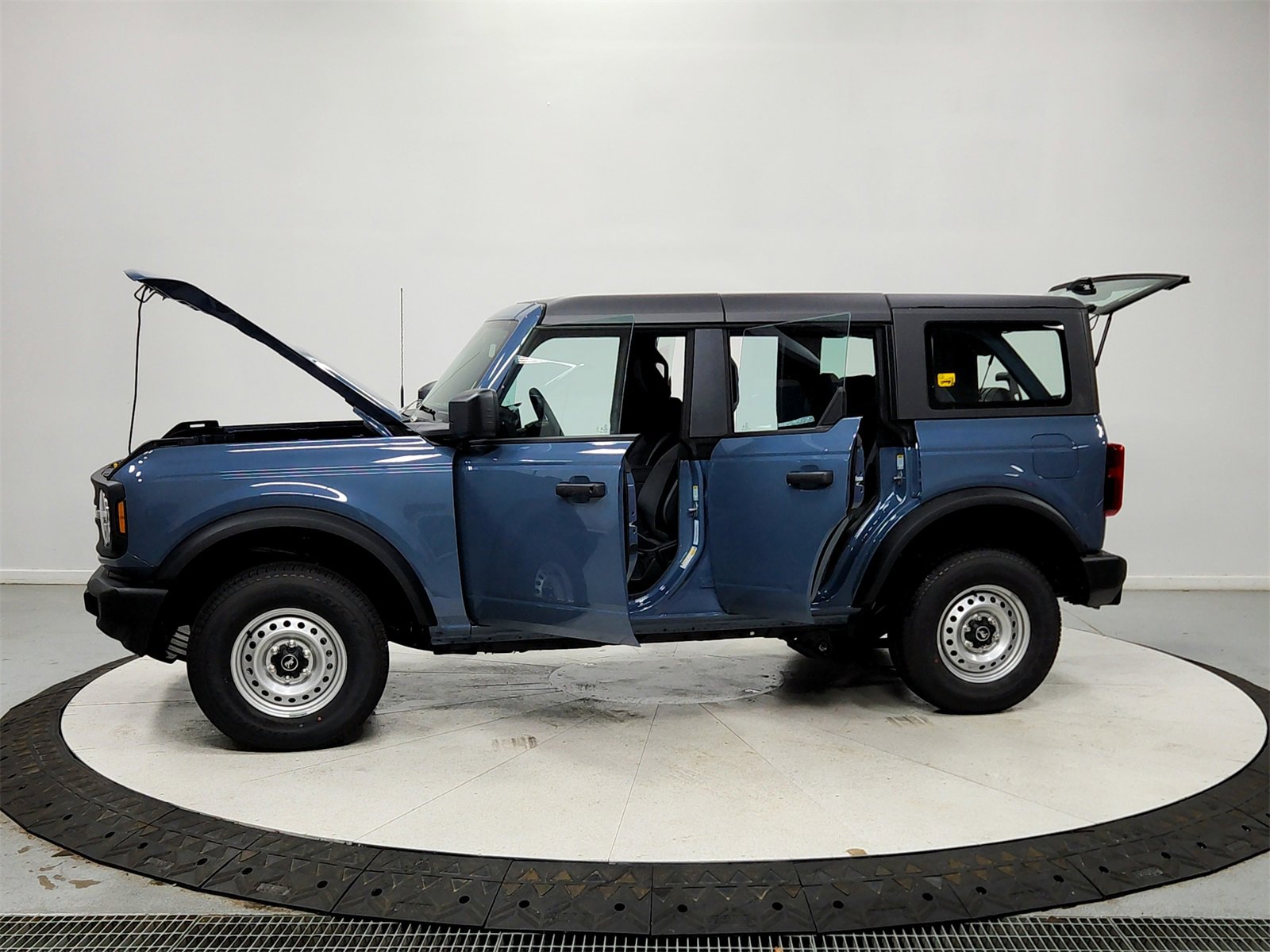 New 2025 Ford Bronco 4-Door image 12