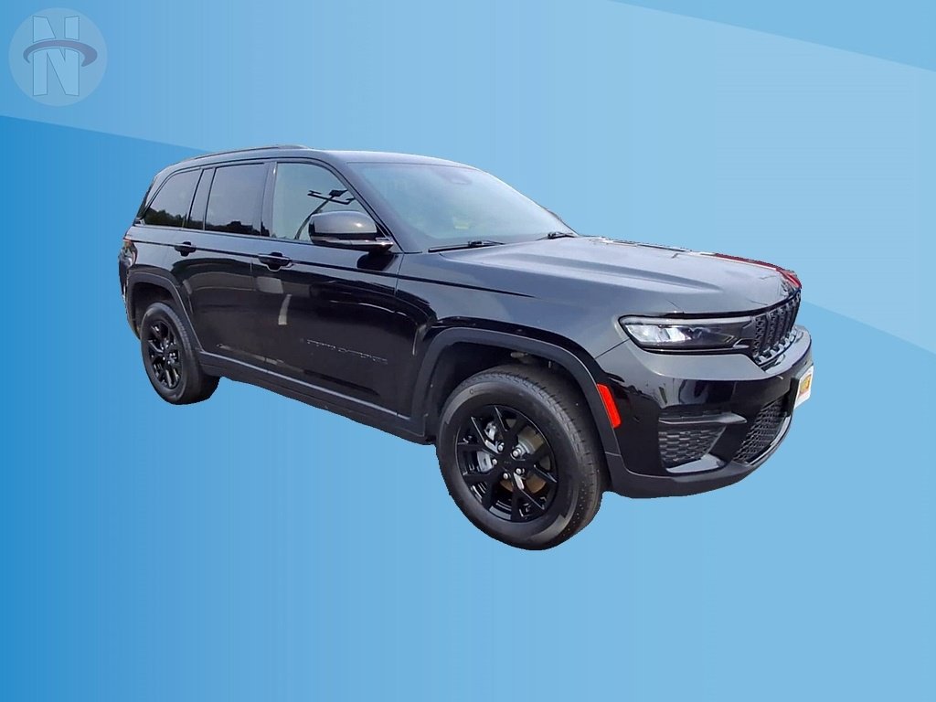 Used 2025 Jeep Grand Cherokee Altitude AWD/4WD image 2