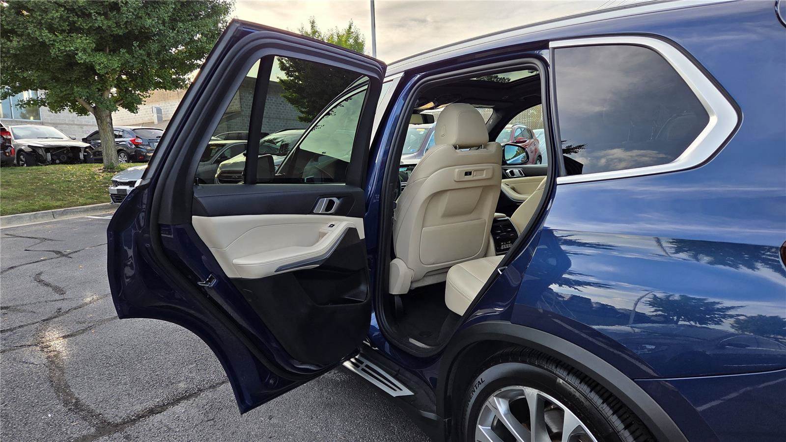 Used 2022 BMW X5 xDrive45e w/ Climate Comfort Package AWD/4WD image 28