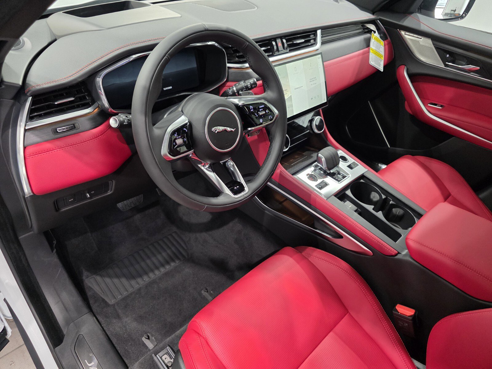 New 2026 Jaguar F-PACE R-Dynamic S image 7