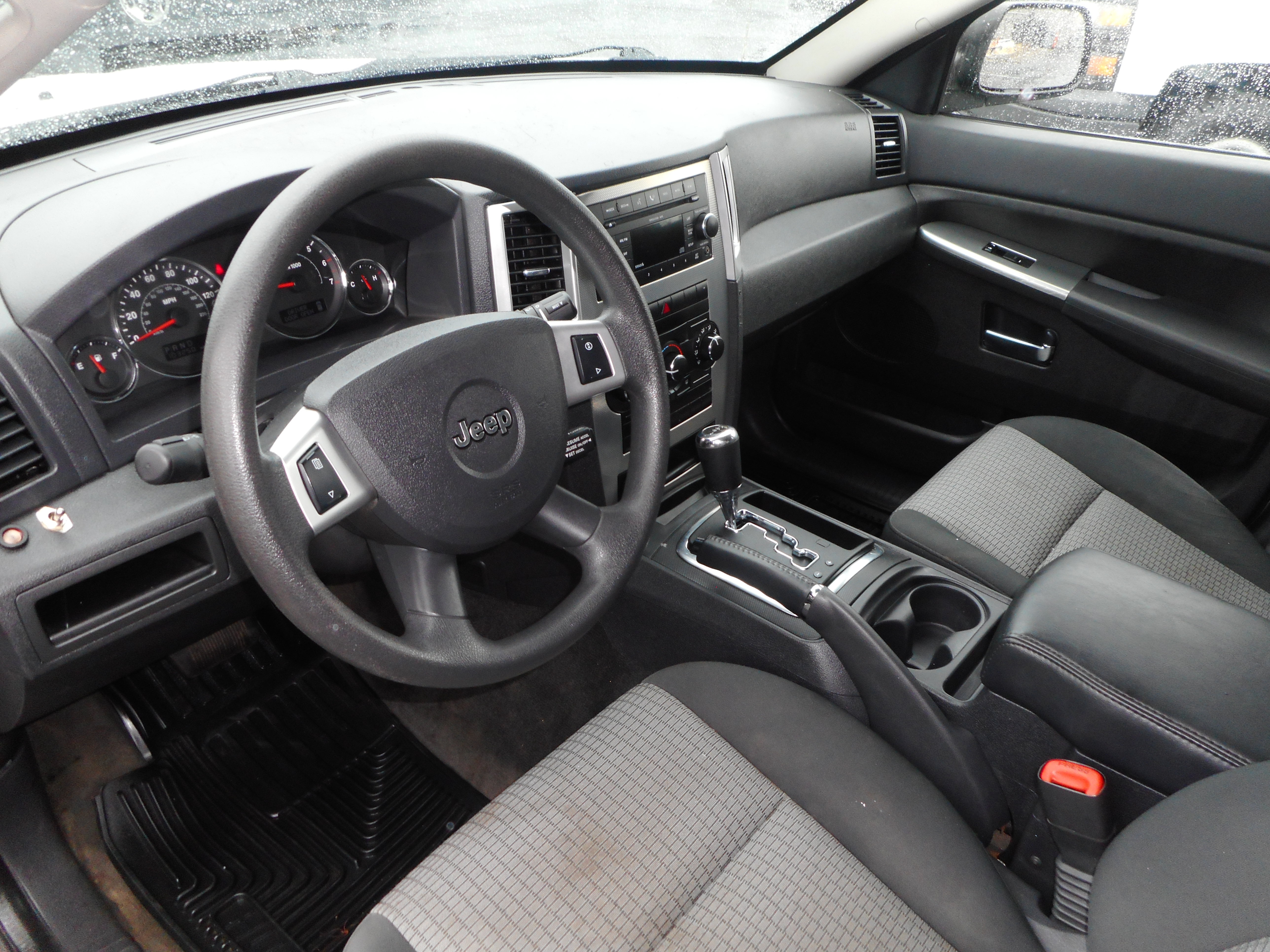Used 2009 Jeep Grand Cherokee Laredo AWD/4WD image 14