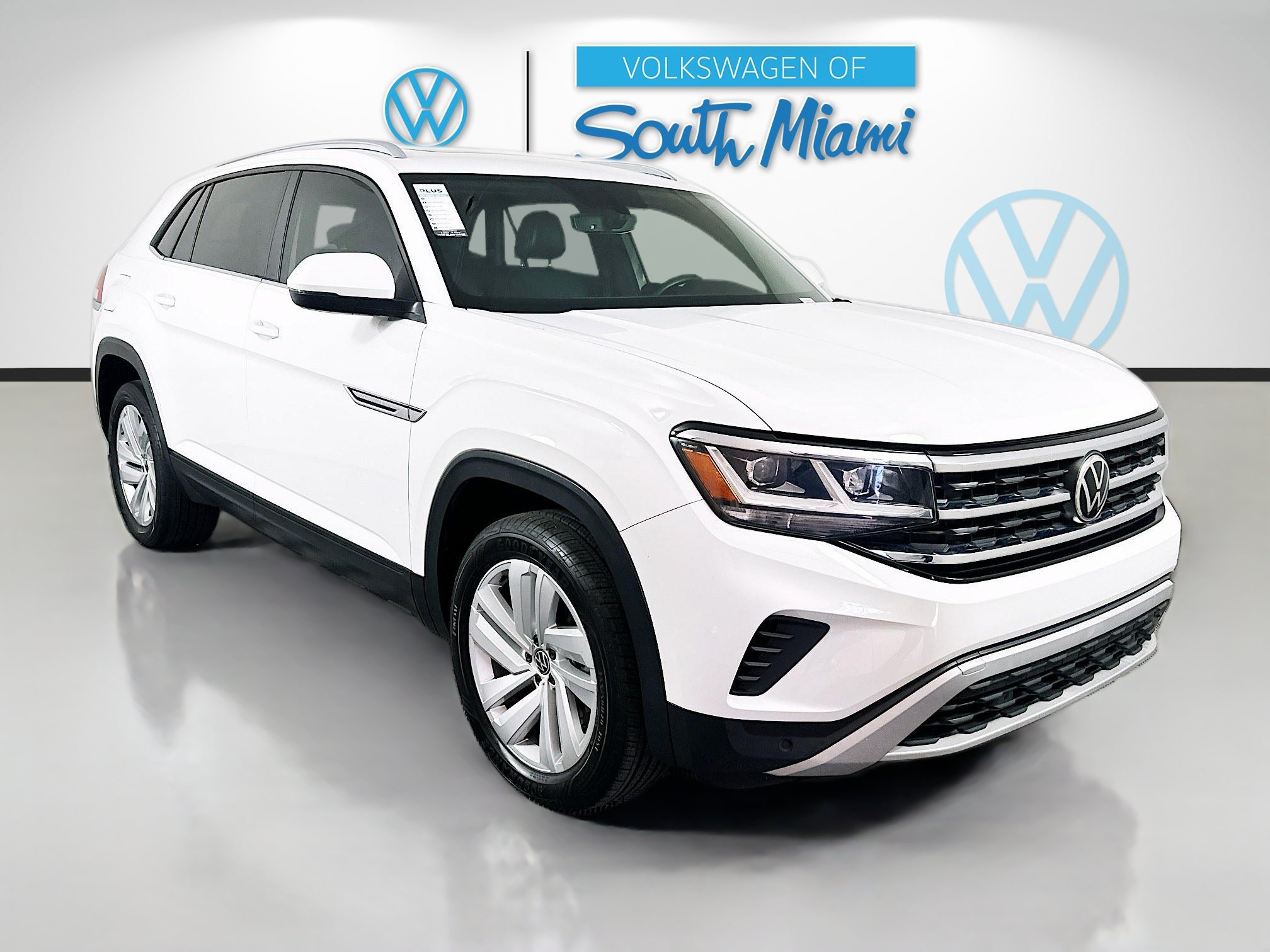 Used 2021 Volkswagen Atlas Cross Sport SE w/ Panoramic Sunroof Package FWD image 3