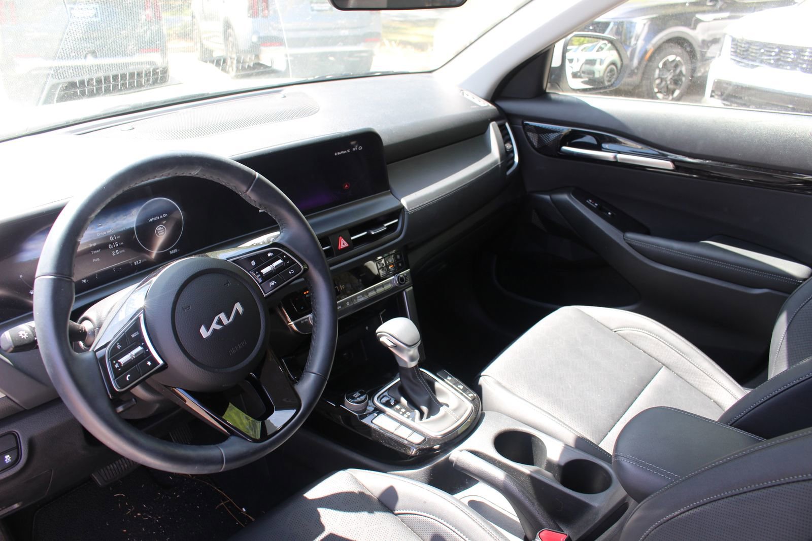 Certified 2025 Kia Seltos EX w/ EX Sunroof Package image 14