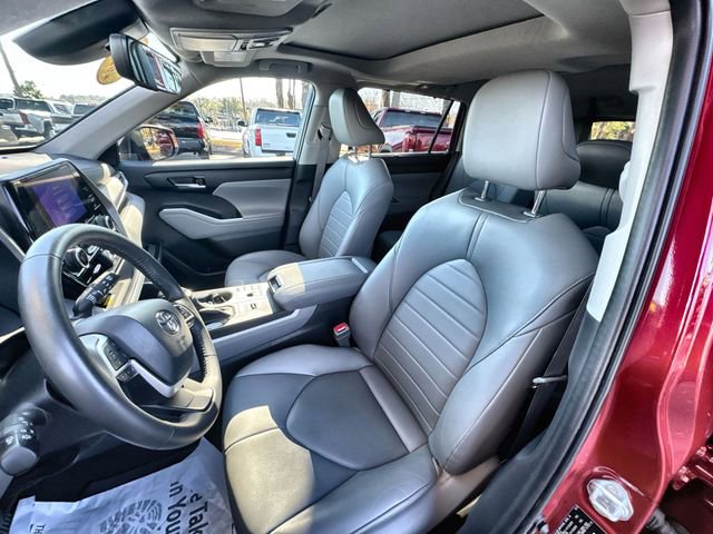 Used 2023 Toyota Highlander XLE image 19