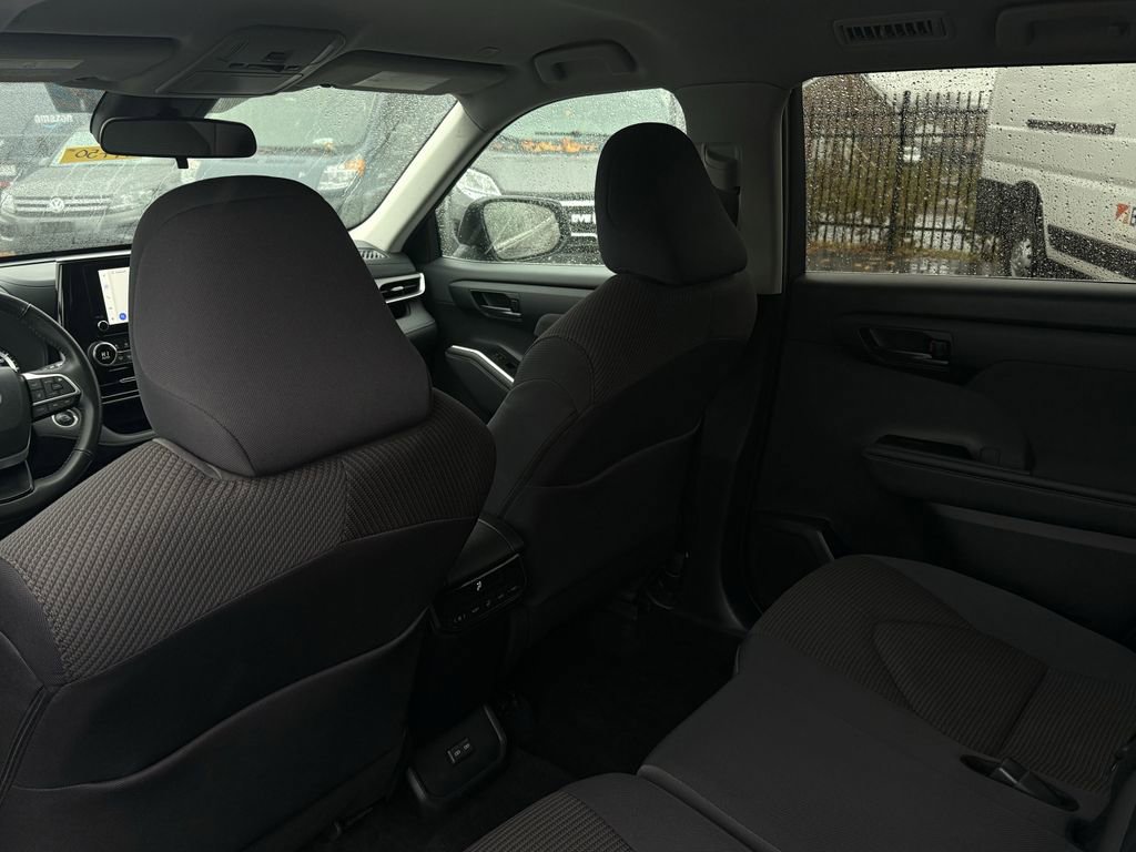 Used 2024 Toyota Highlander Limited image 26
