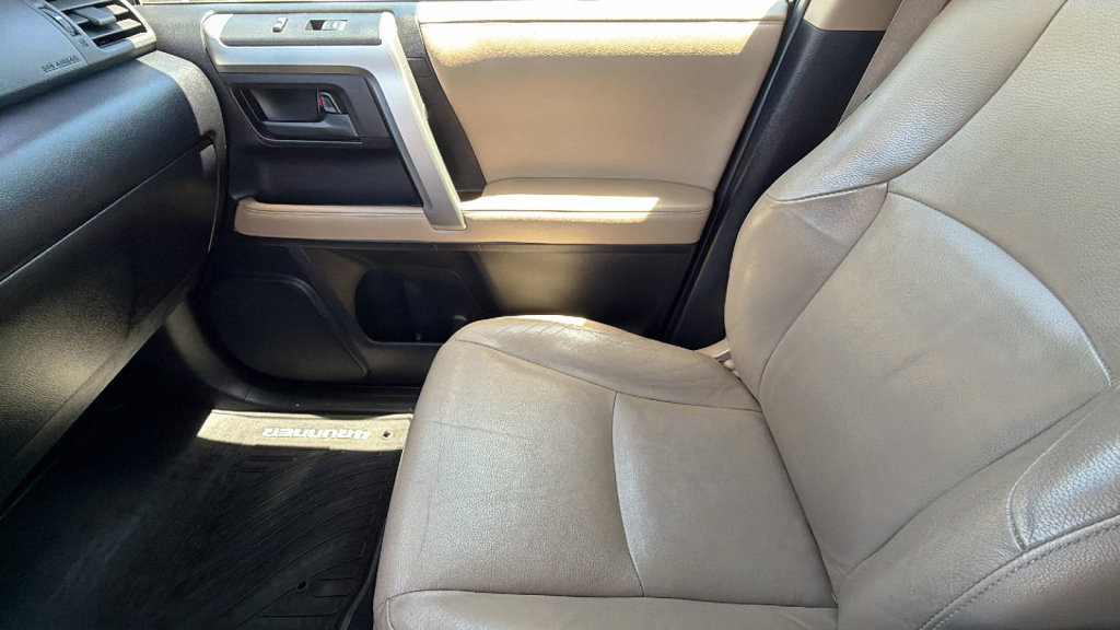 Used 2011 Toyota 4Runner Limited AWD/4WD image 12