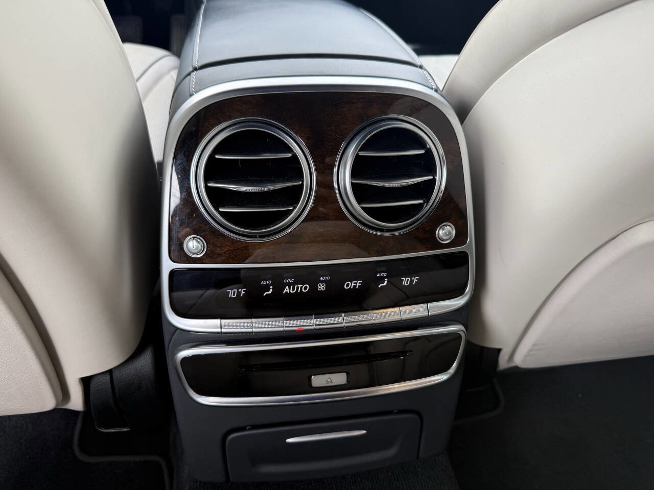 Used 2015 Mercedes-Benz S 550 4MATIC Sedan image 11