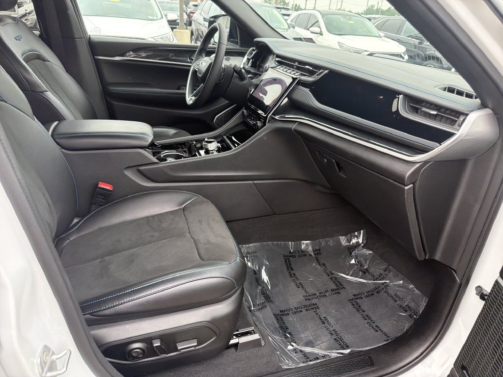 Used 2022 Jeep Grand Cherokee Trailhawk w/ Luxury Tech Group III AWD/4WD image 15