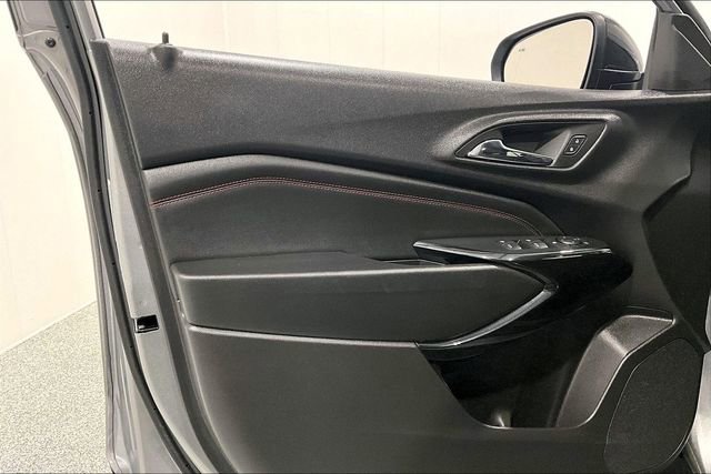 Used 2025 Chevrolet Trax RS w/ Sunroof Package image 21