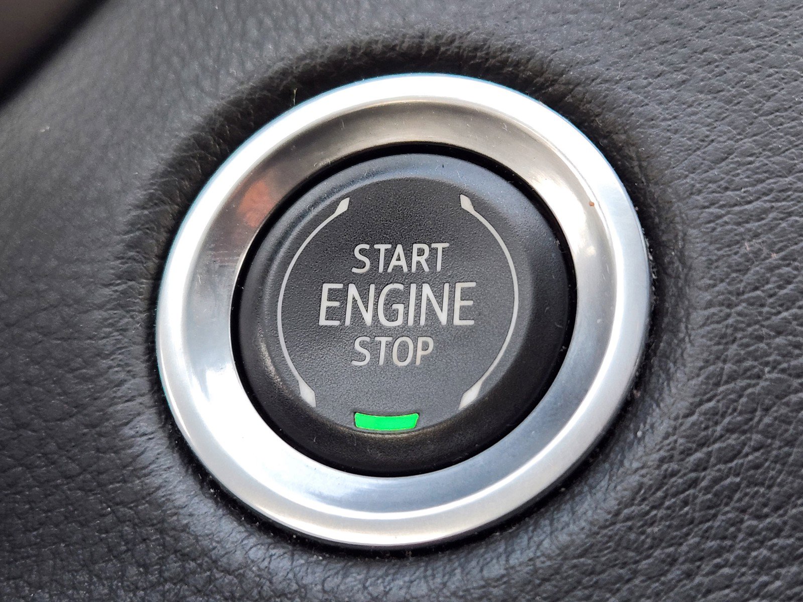 Certified 2023 Cadillac XT4 Premium Luxury w/ Enhanced Visibility Package image 17