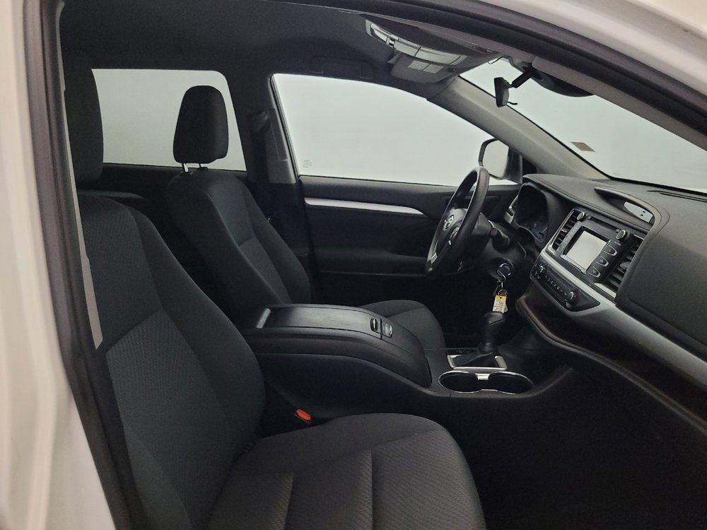 Used 2019 Toyota Highlander LE AWD/4WD image 21