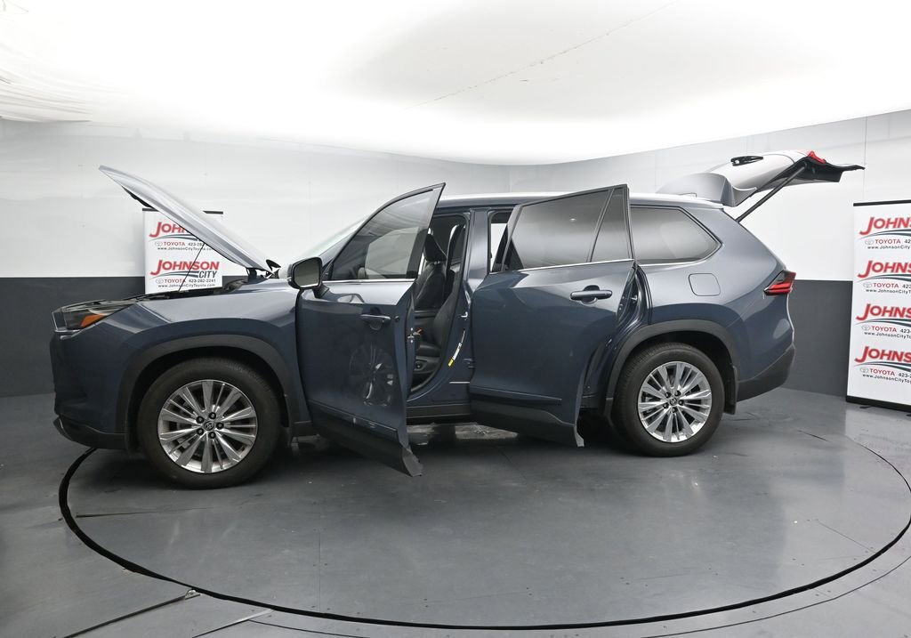 Used 2025 Toyota Grand Highlander AWD image 39