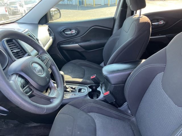 Used 2019 Jeep Cherokee Latitude w/ Popular Appearance Group image 9