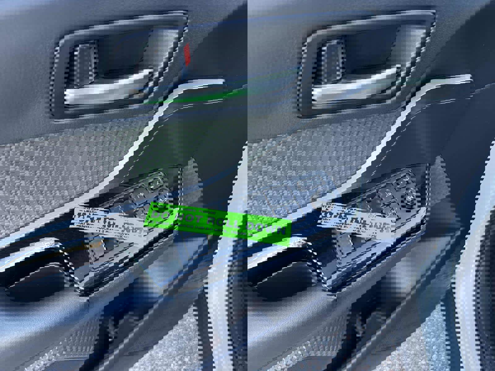 Used 2021 Toyota C-HR Limited image 18