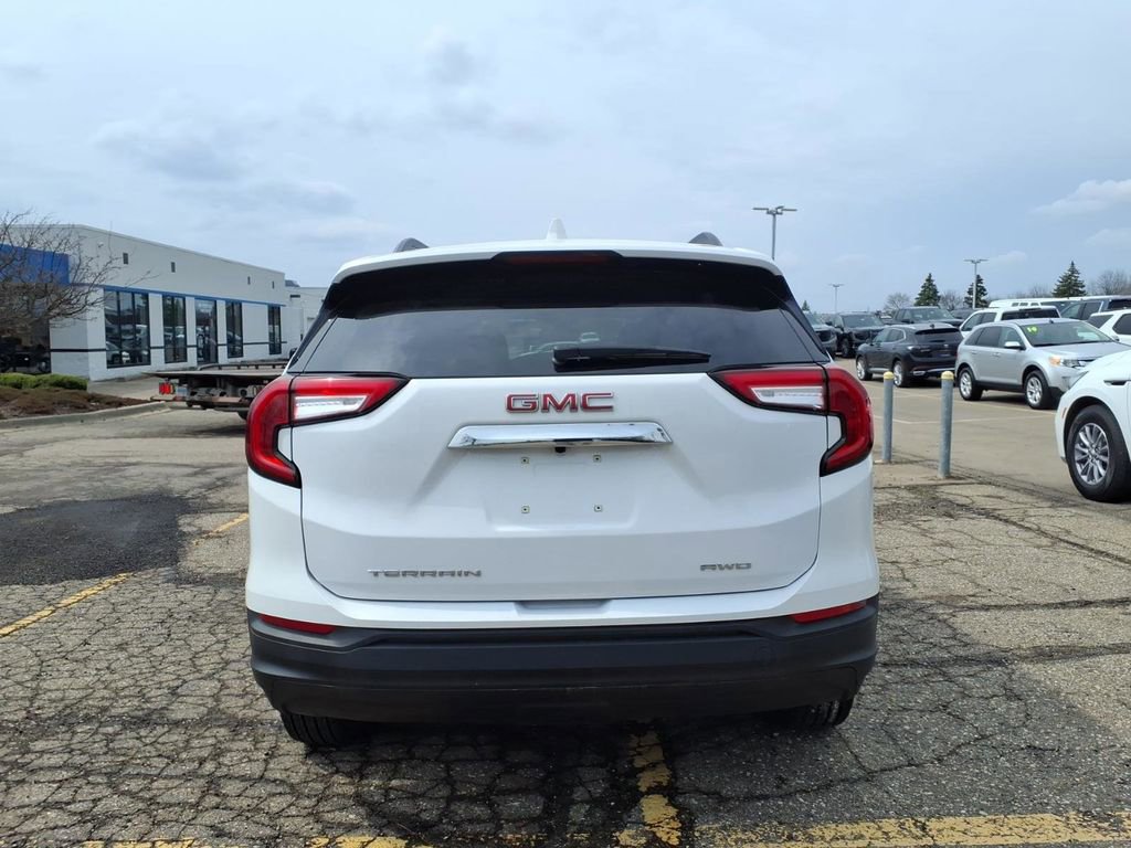 Used 2023 GMC Terrain SLE w/ Driver Convenience Package image 6