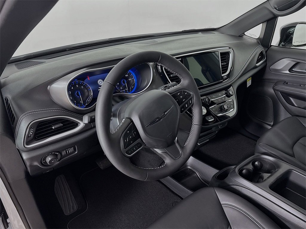 New 2026 Chrysler Pacifica Select image 11
