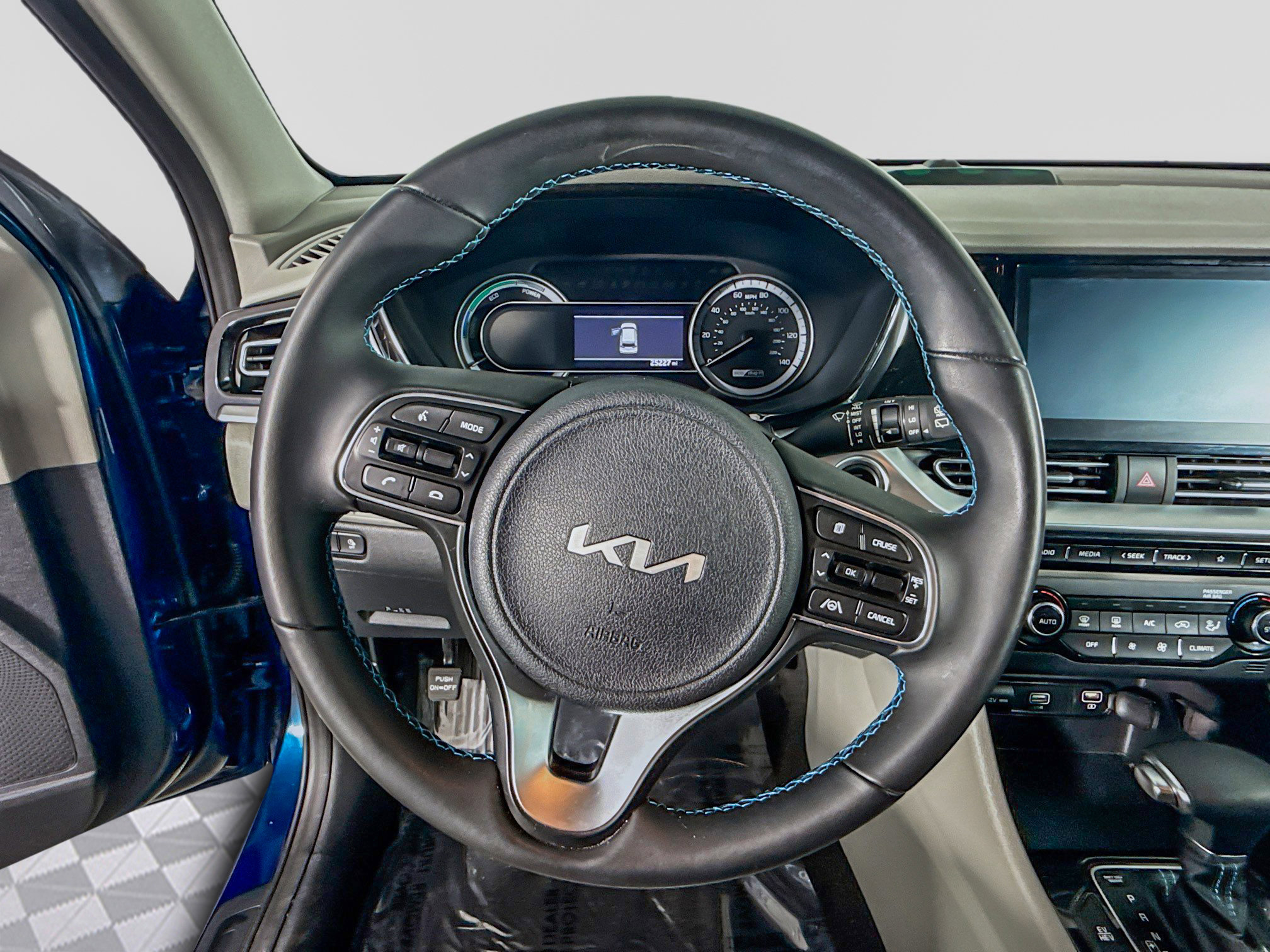 Used 2022 Kia Niro LXS image 13