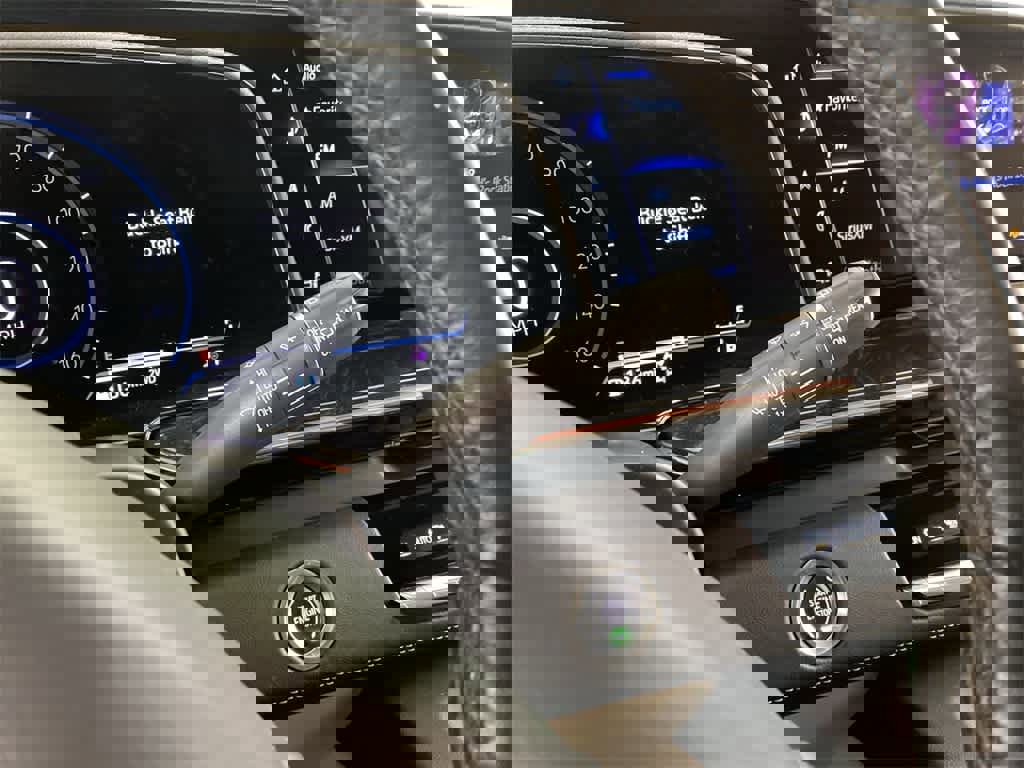 Used 2023 Cadillac Escalade Premium Luxury image 24