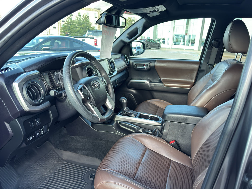 Used 2022 Toyota Tacoma Limited image 9