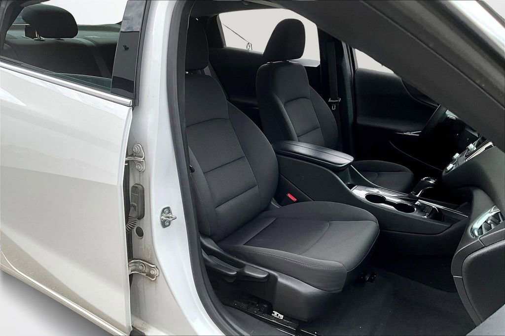 Used 2020 Chevrolet Malibu LT w/ Fleet LT Safety Plus Package image 27