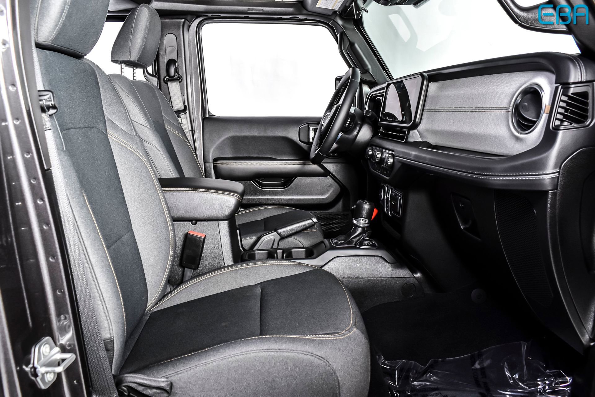 Used 2025 Jeep Wrangler Unlimited Sahara w/ Safety Group image 25