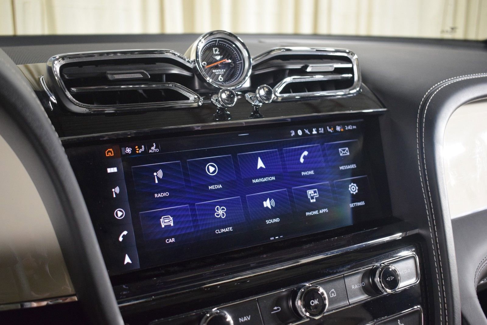 Certified 2024 Bentley Bentayga image 30