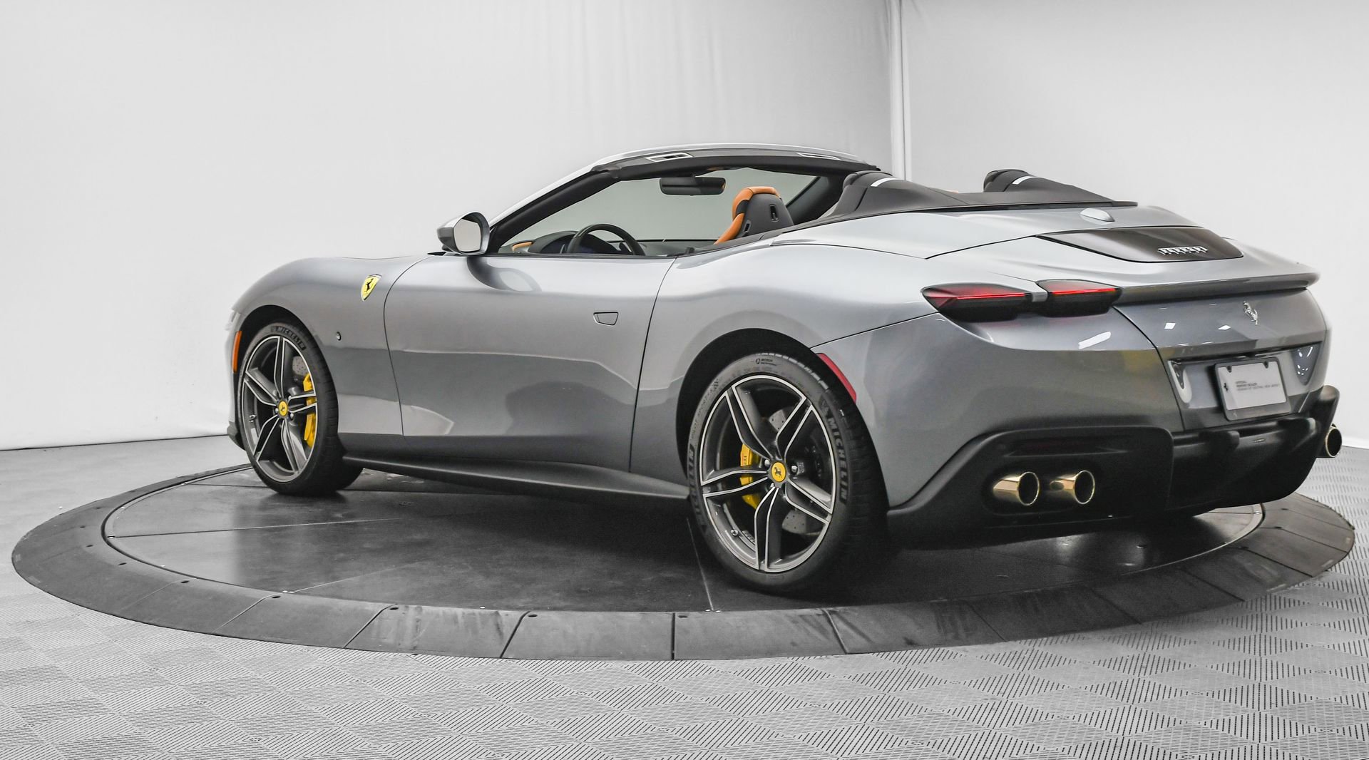 Used 2025 Ferrari Roma Spider image 5
