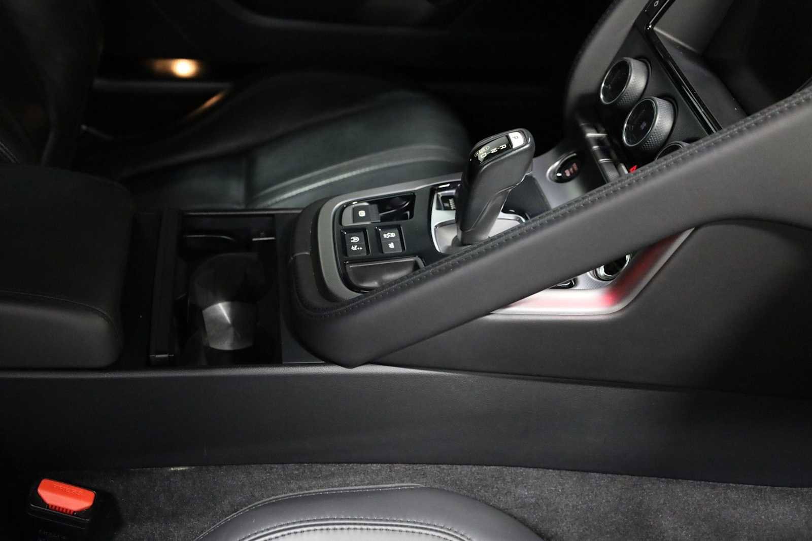 Used 2017 Jaguar F-TYPE R image 19