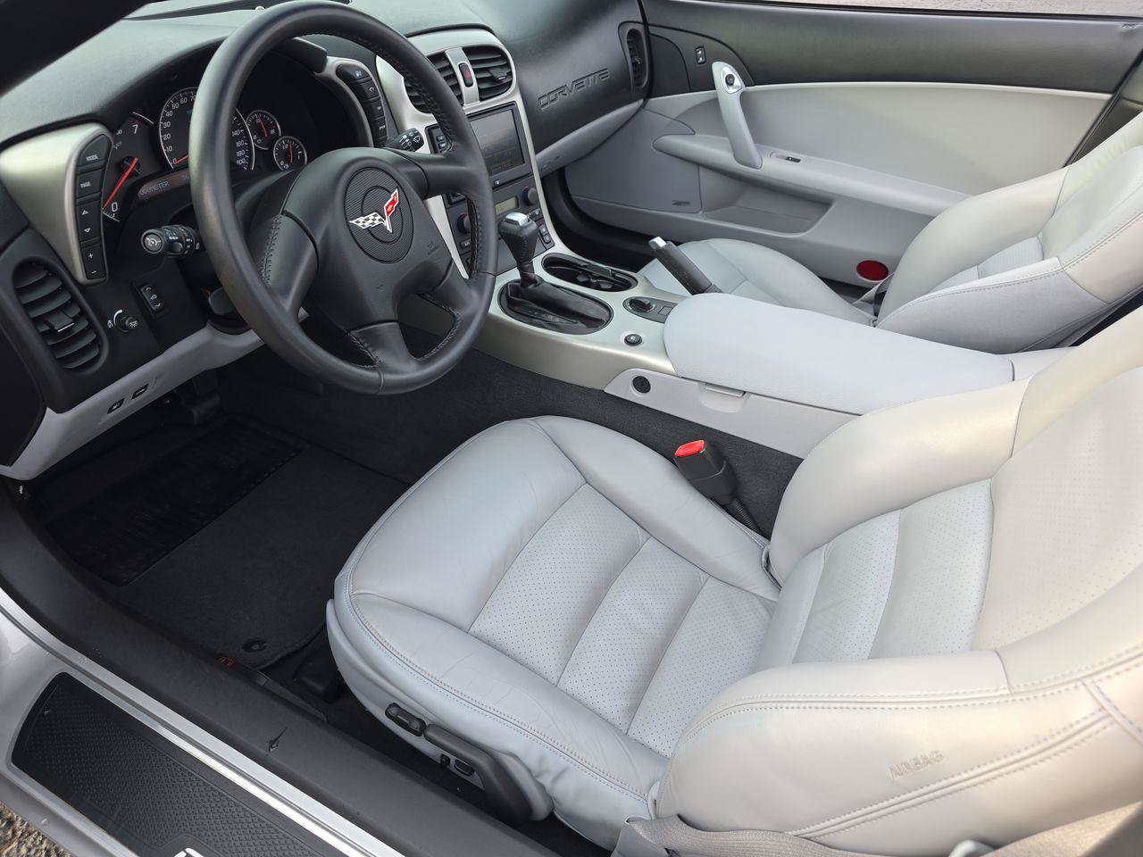 Used 2005 Chevrolet Corvette Convertible w/ Preferred Equipment Group RWD image 4