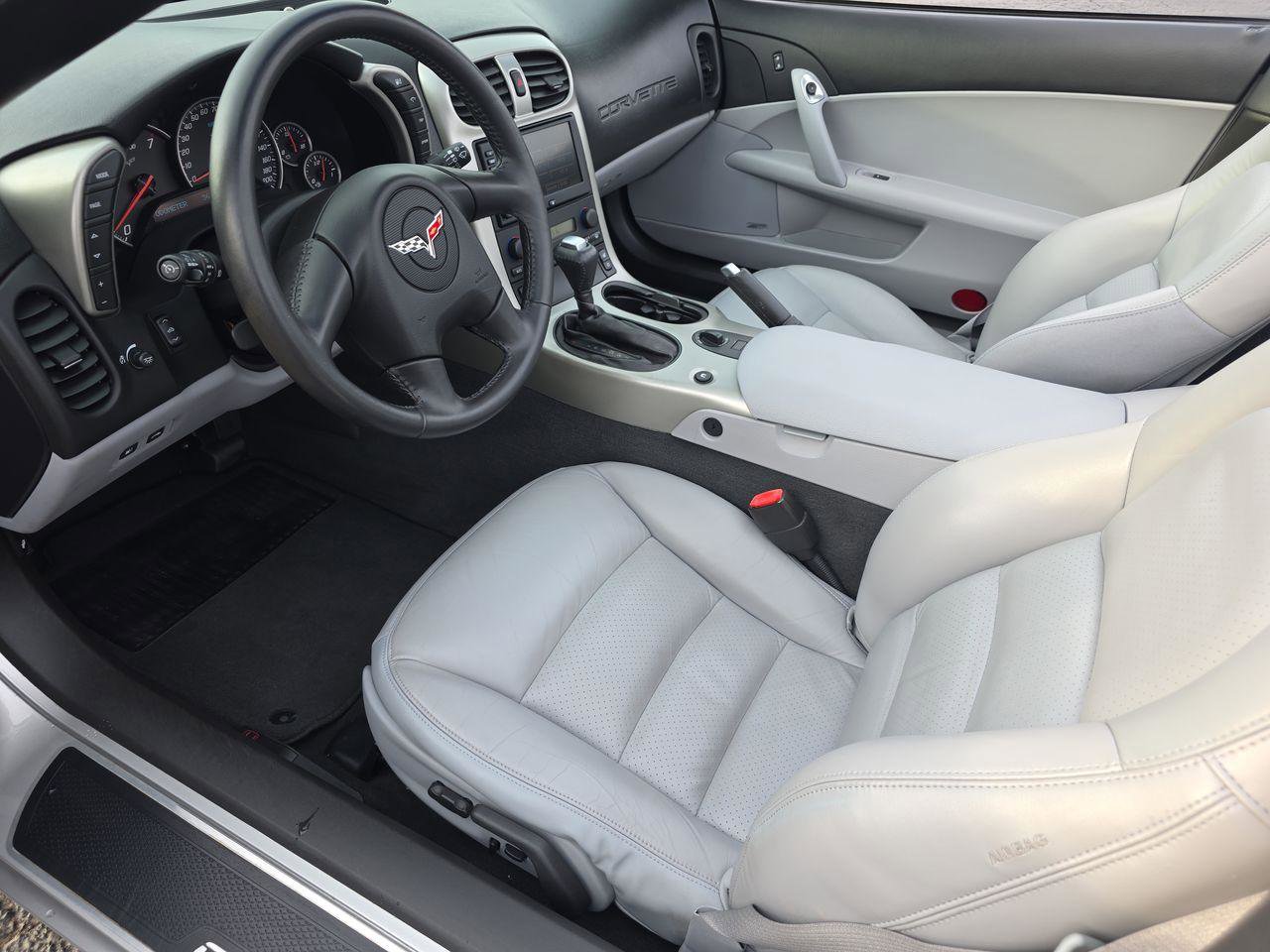 Used 2005 Chevrolet Corvette Convertible w/ Preferred Equipment Group image 4