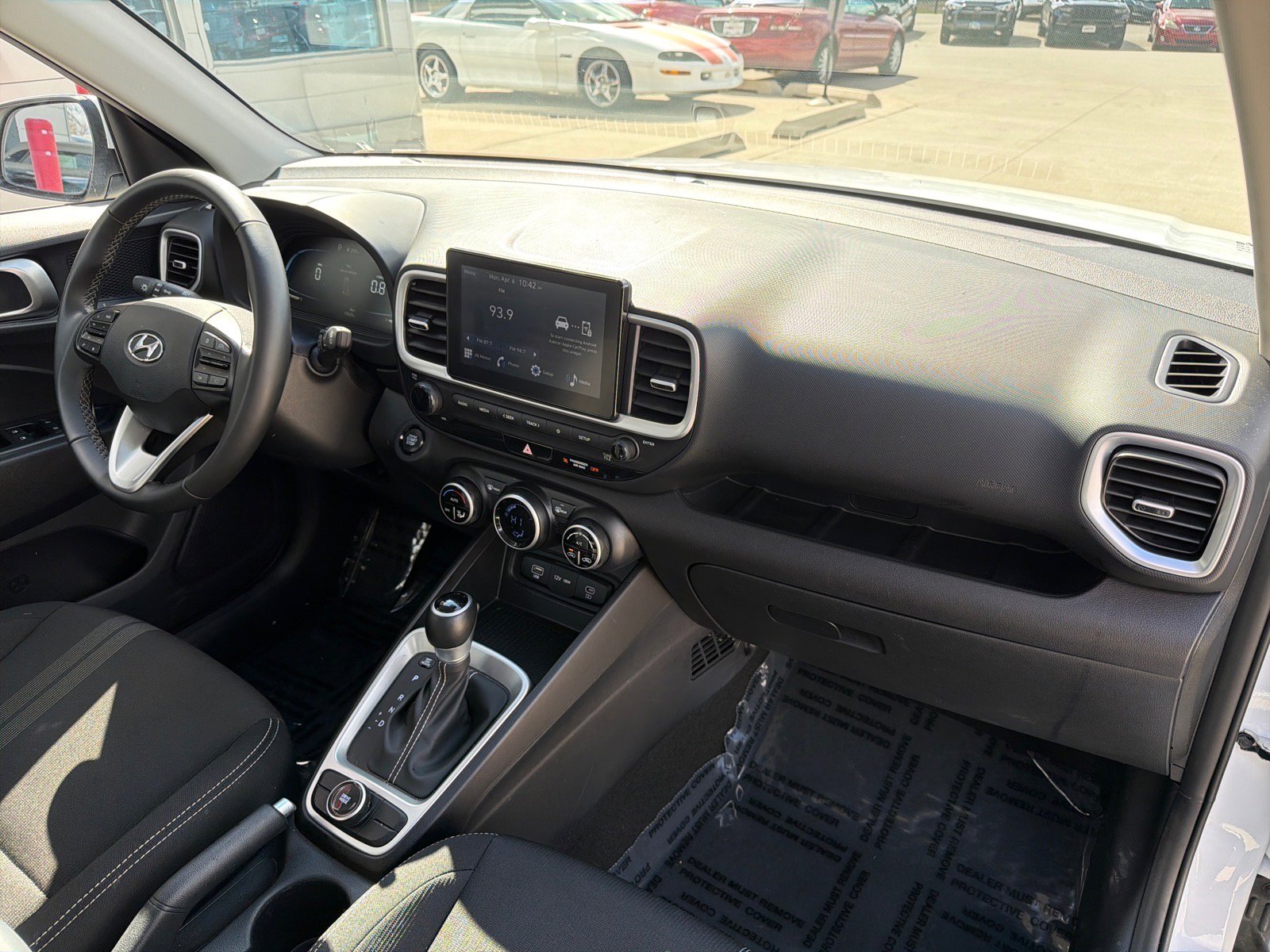 Used 2025 Hyundai Venue SEL image 31