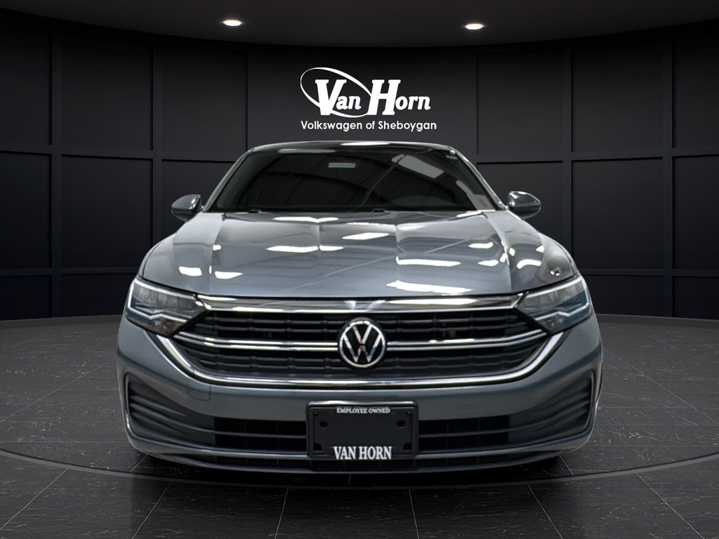 Used 2022 Volkswagen Jetta SE FWD image 2