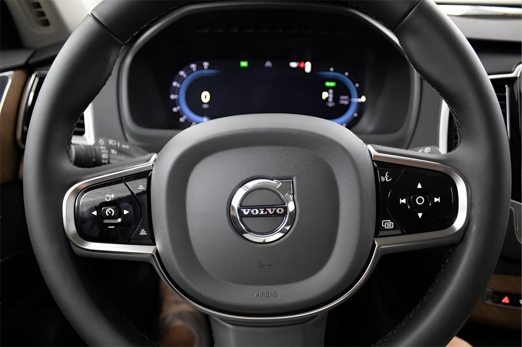 Certified 2025 Volvo XC90 T8 Plus w/ Protection Package Premier image 16
