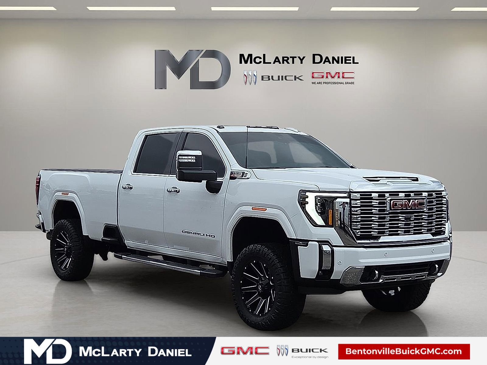 Used 2024 GMC Sierra 3500 Denali w/ Technology Package image 1