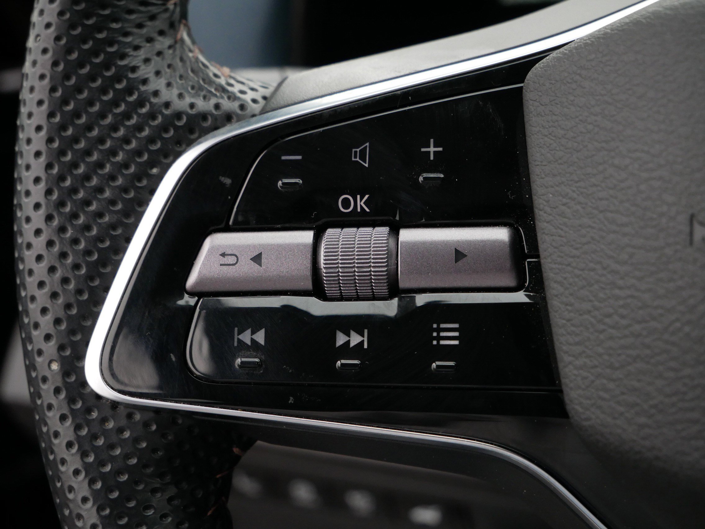 Used 2024 Nissan Ariya PLATINUM+ image 27