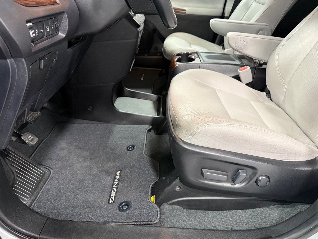 Used 2020 Toyota Sienna Limited Premium image 11