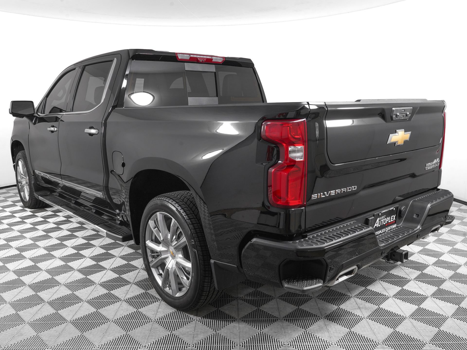 Used 2026 Chevrolet Silverado 1500 High Country w/ High Country Premium Package RWD image 7
