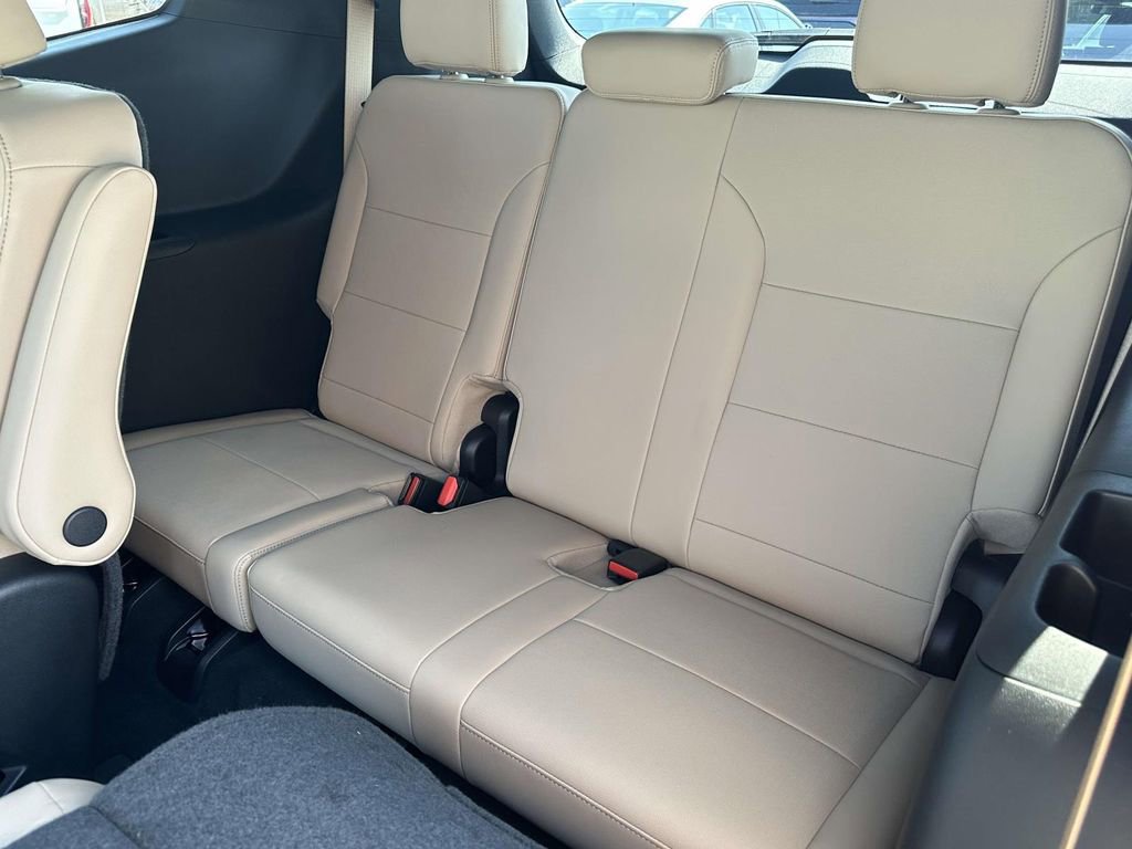 Certified 2025 Buick Enclave Preferred w/ Power Package image 11