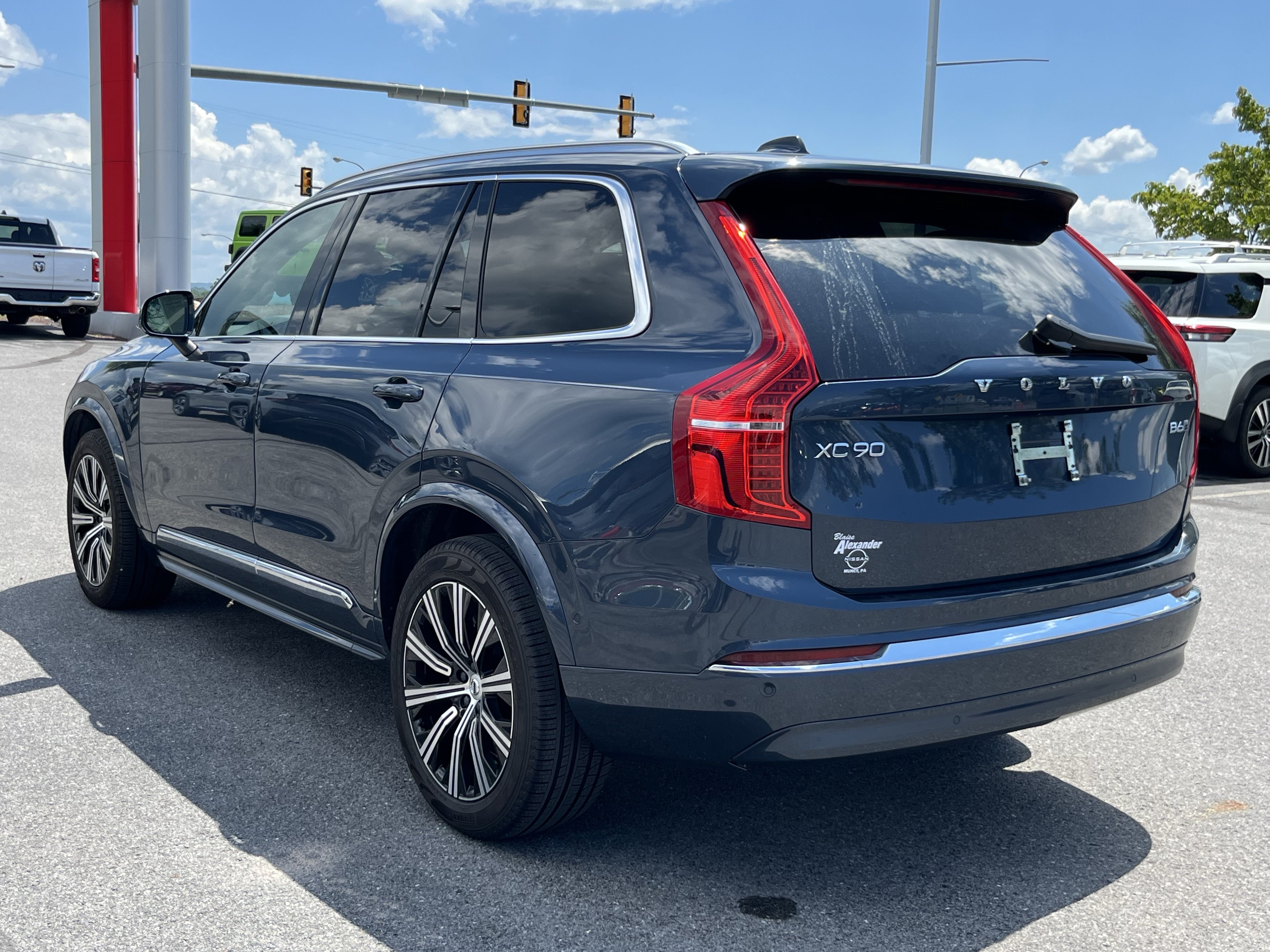 Used 2023 Volvo XC90 B6 Plus AWD/4WD image 10