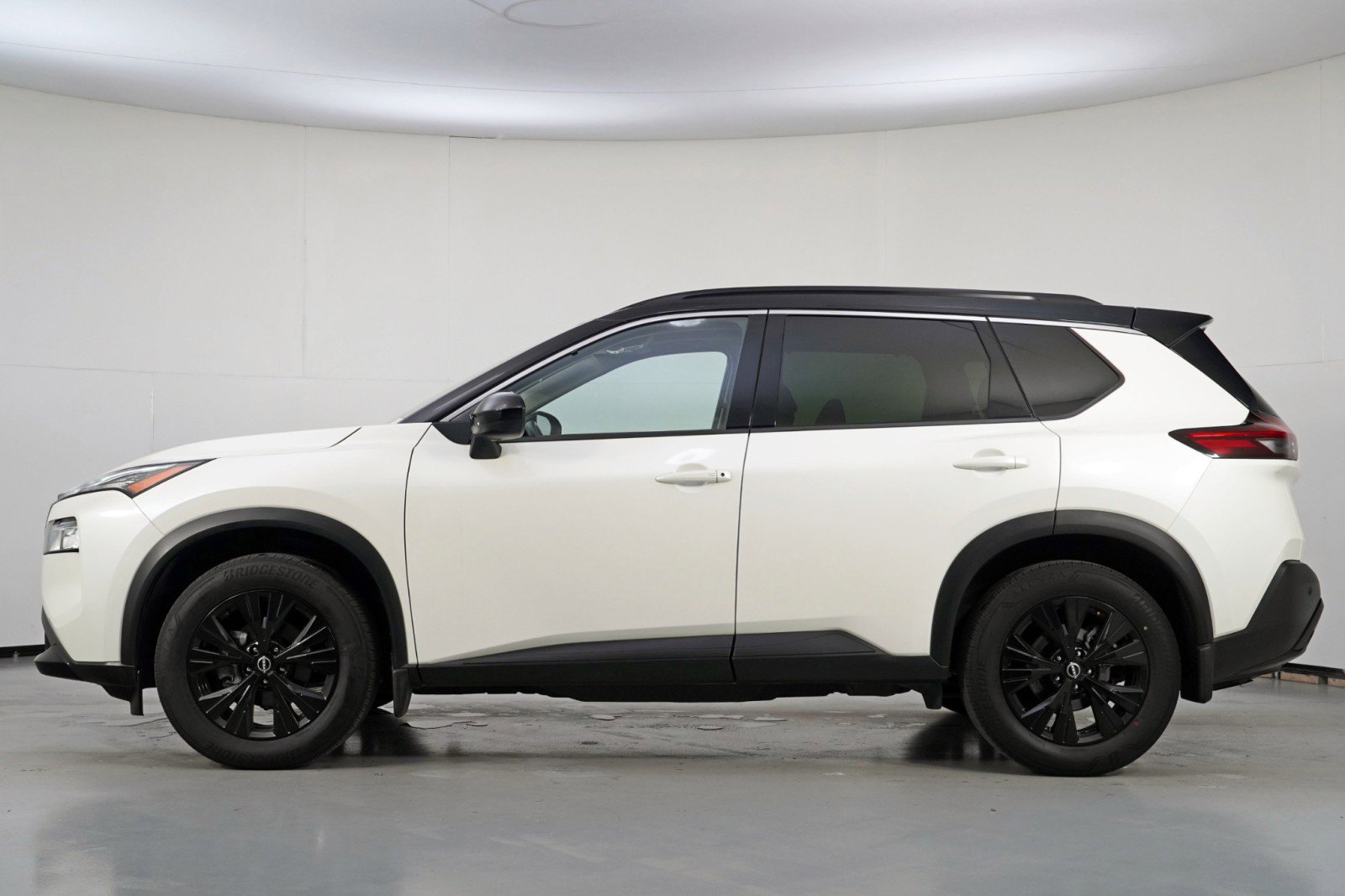 Used 2023 Nissan Rogue SV w/ SV Premium B Package FWD image 8