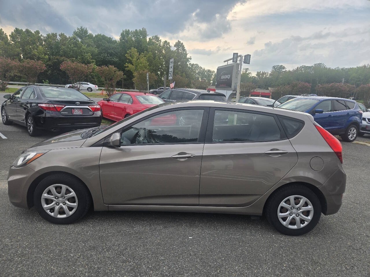 Used 2013 Hyundai Accent GS FWD image 11