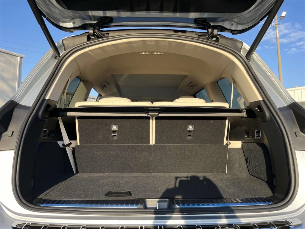 Used 2025 Mercedes-Benz GLS 450 4MATIC image 9