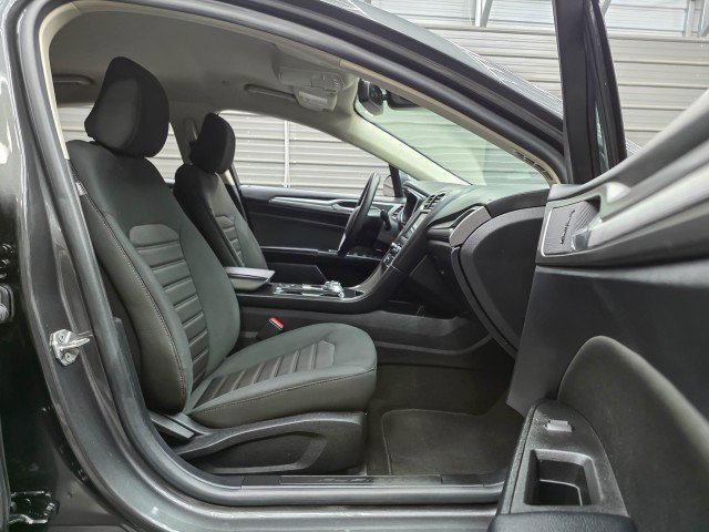 Used 2020 Ford Fusion SE FWD image 14