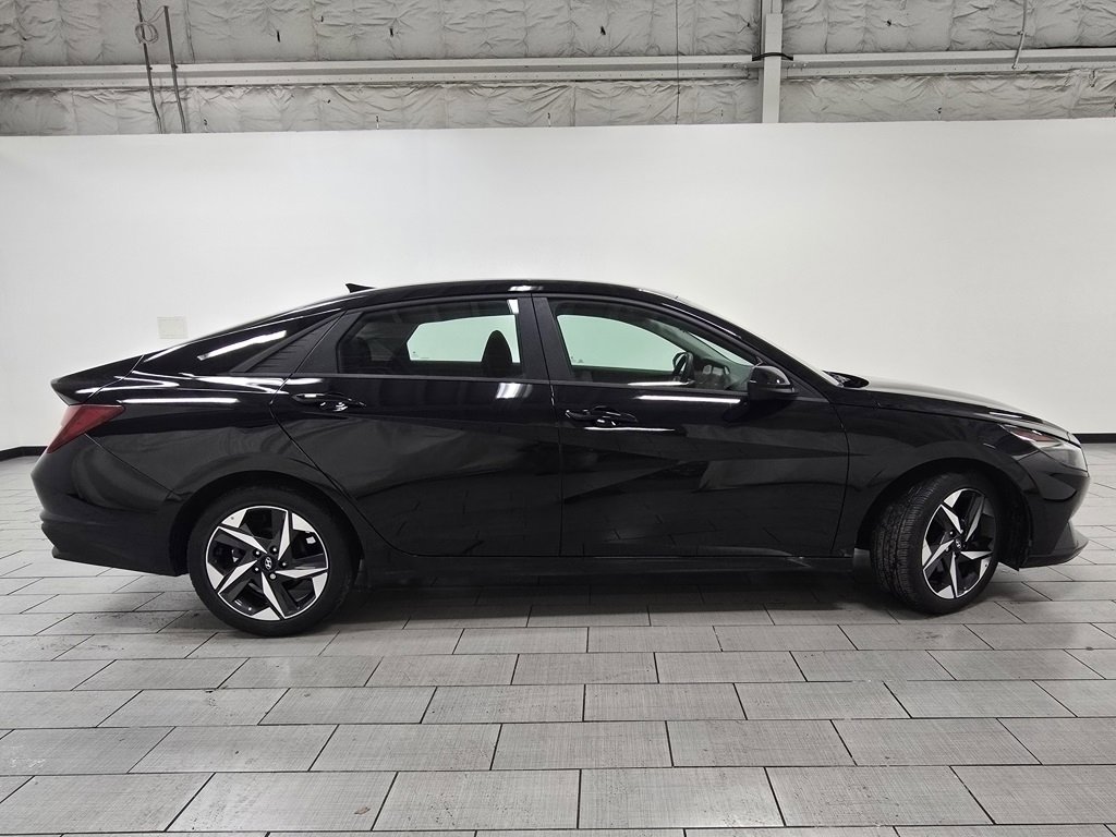 Used 2023 Hyundai Elantra SEL w/ Convenience Package image 16